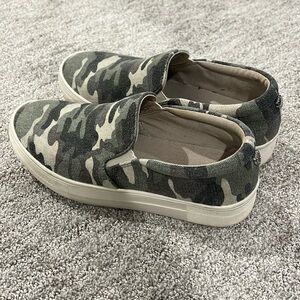 Steve Madden camo canvas fabric material platform sneaker